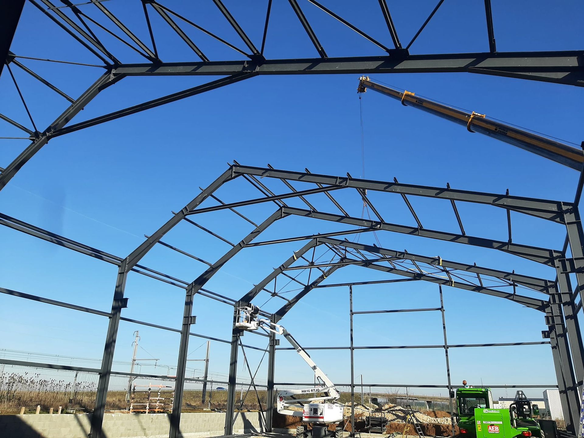 Finitions d'assemblage sur une structure métallique