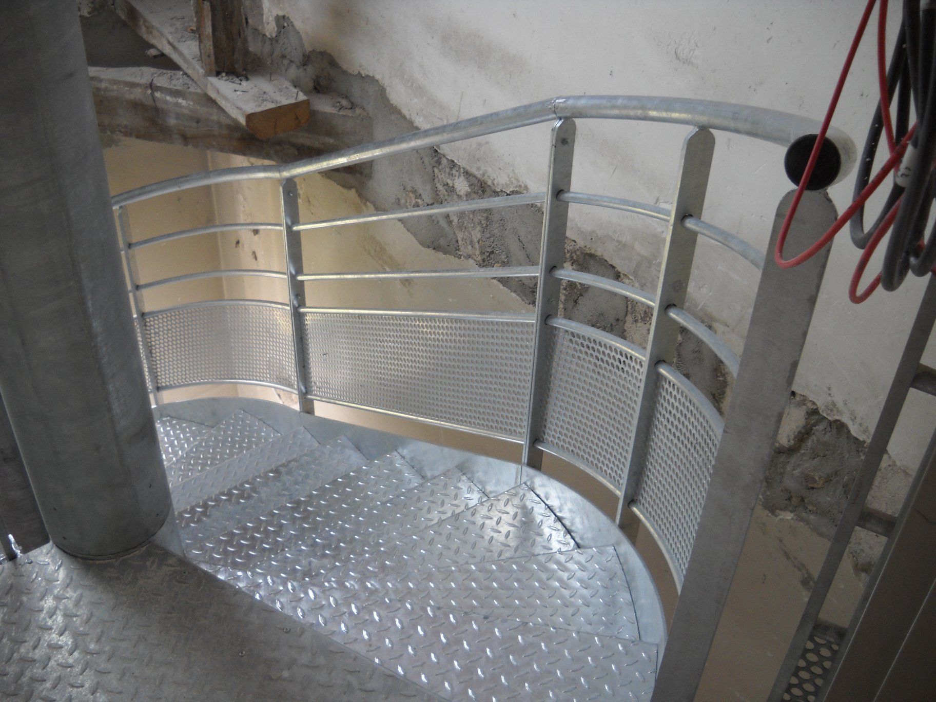 Escalier métallique en colimaçon
