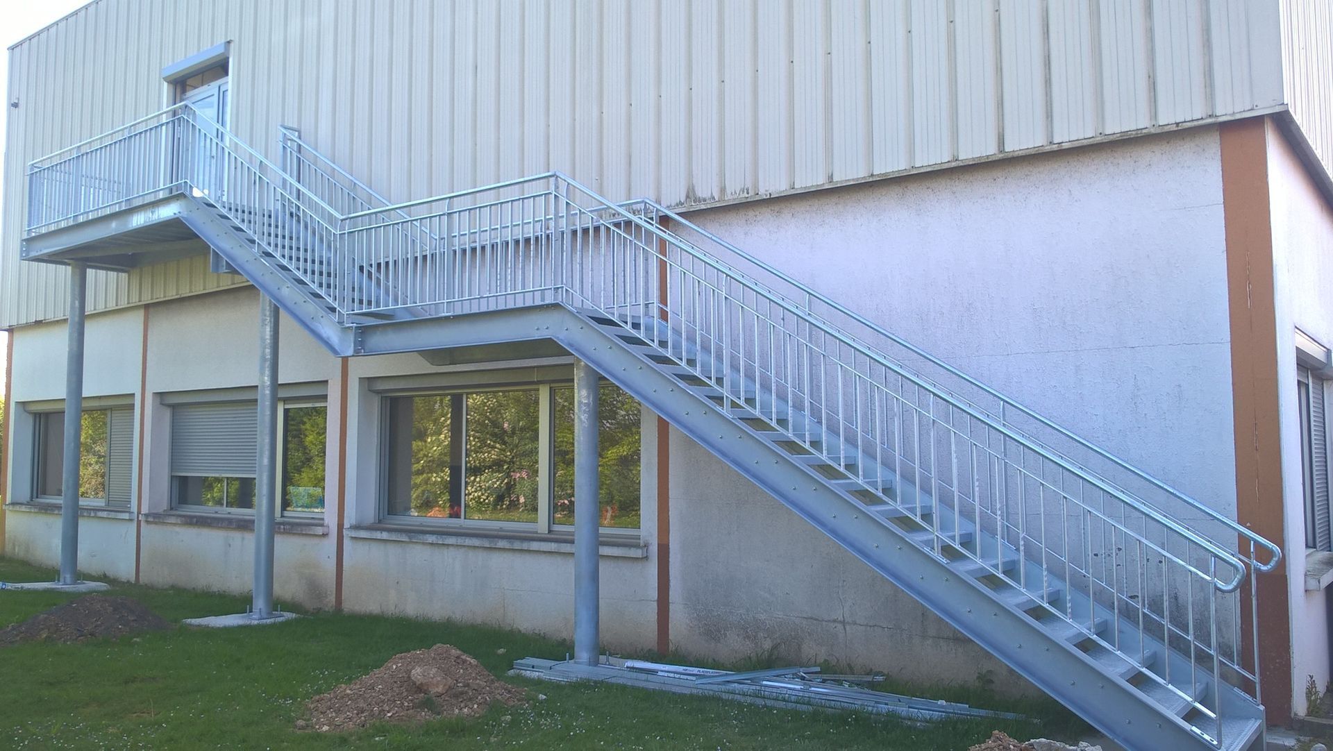 Escalier extérieur en métal