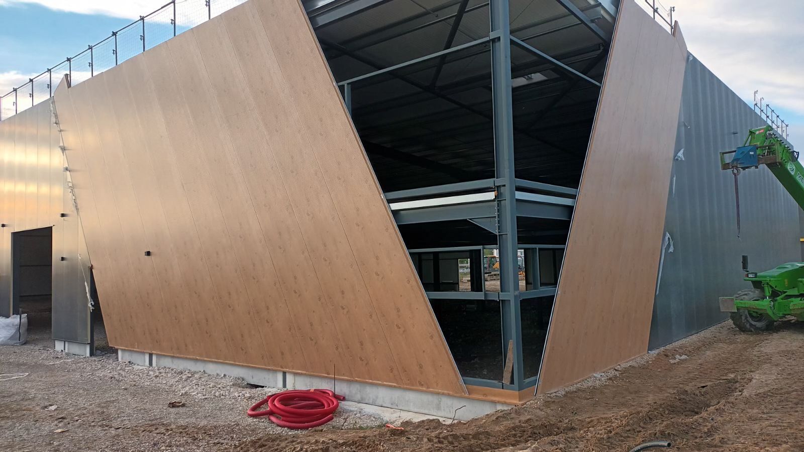 Pose de bardage métallique imitation bois