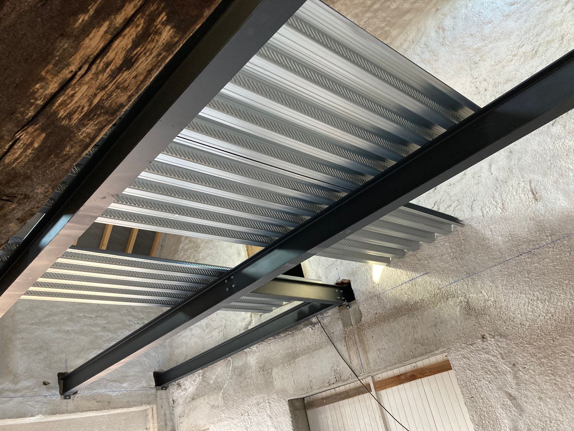 Étape de la réalisation d'un plancher en métal