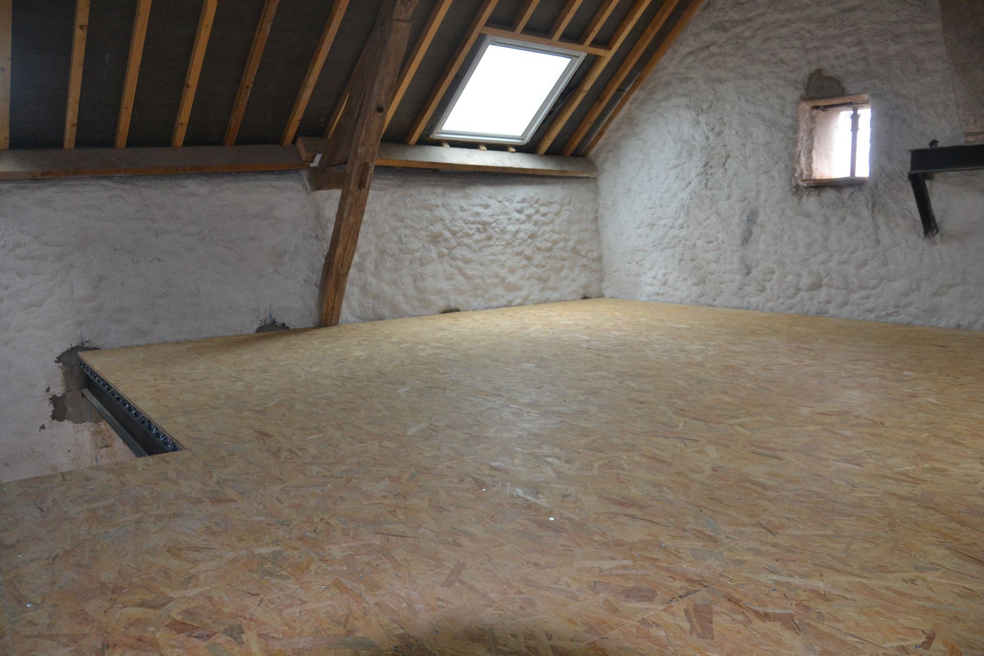 Finition d'un plancher en métal