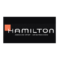 Hamilton-Logo mit weisser Schrift auf schwarzem Hintergrund, orangefarbenes Quadrat, „American Spirit, Swiss Precision“.
