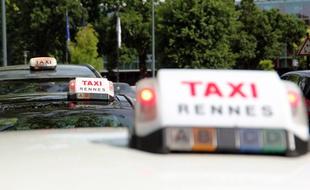 320x190_jeudi-taxis-alignes-devant-prefecture-ille-vilaine-rennes-protester-contre-societe-uber