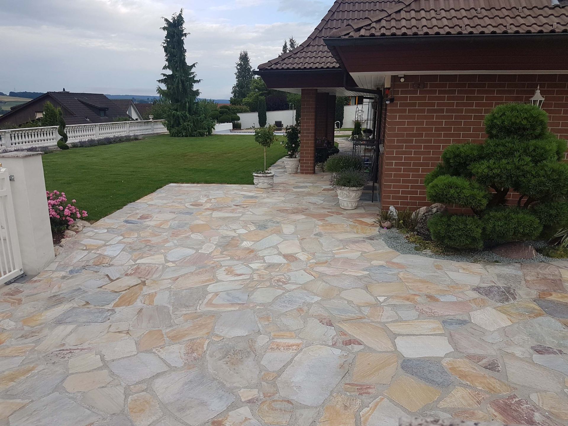 Kiesplatz | Keller Garten- & Tiefbau | Gartenbau, Poolbau, Teichbau, Schwimmteichbau & Gartenpflege | Endingen, Aargau