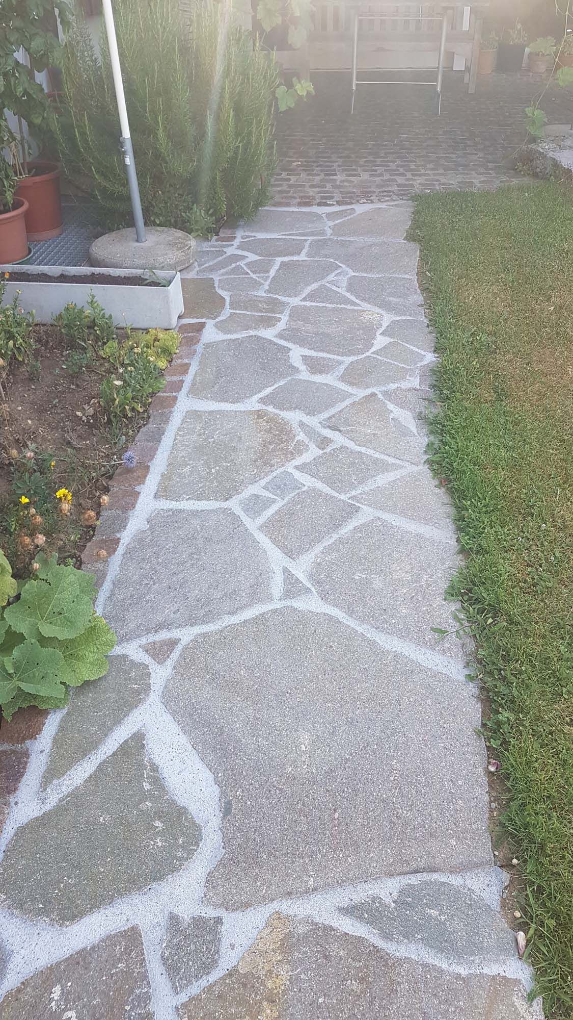 Kiesplatz | Keller Garten- & Tiefbau | Gartenbau, Poolbau, Teichbau, Schwimmteichbau & Gartenpflege | Endingen, Aargau