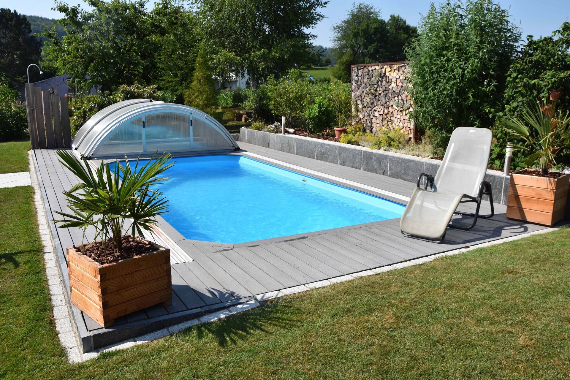 Biologischer Schwimmteich | Keller Garten- & Tiefbau | Gartenbau, Poolbau, Teichbau, Schwimmteichbau & Gartenpflege | Endingen, Aargau