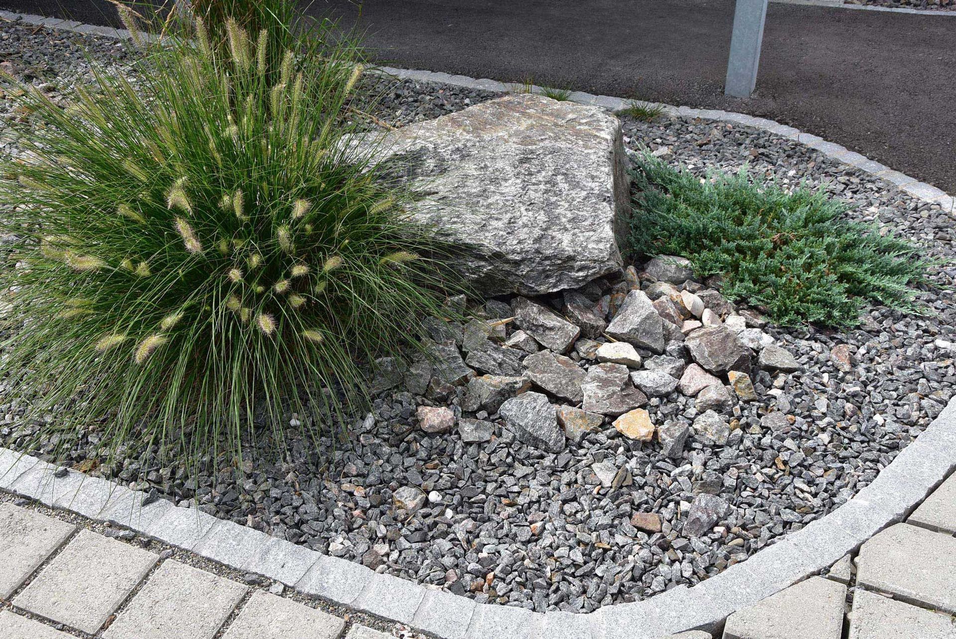 Kiesplatz | Keller Garten- & Tiefbau | Gartenbau, Poolbau, Teichbau, Schwimmteichbau & Gartenpflege | Endingen, Aargau