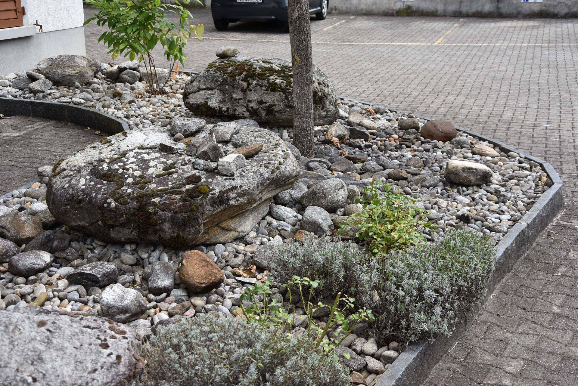 Kiesplatz | Keller Garten- & Tiefbau | Gartenbau, Poolbau, Teichbau, Schwimmteichbau & Gartenpflege | Endingen, Aargau