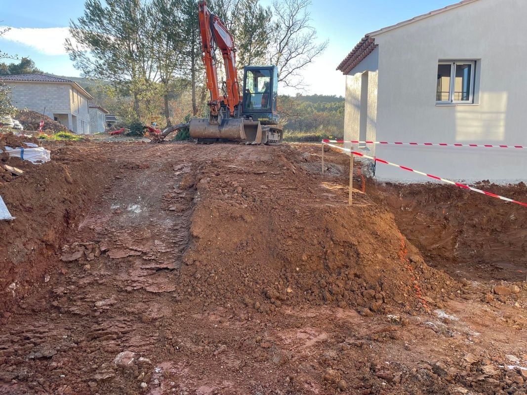 Un verger au sol terrassé et aplani