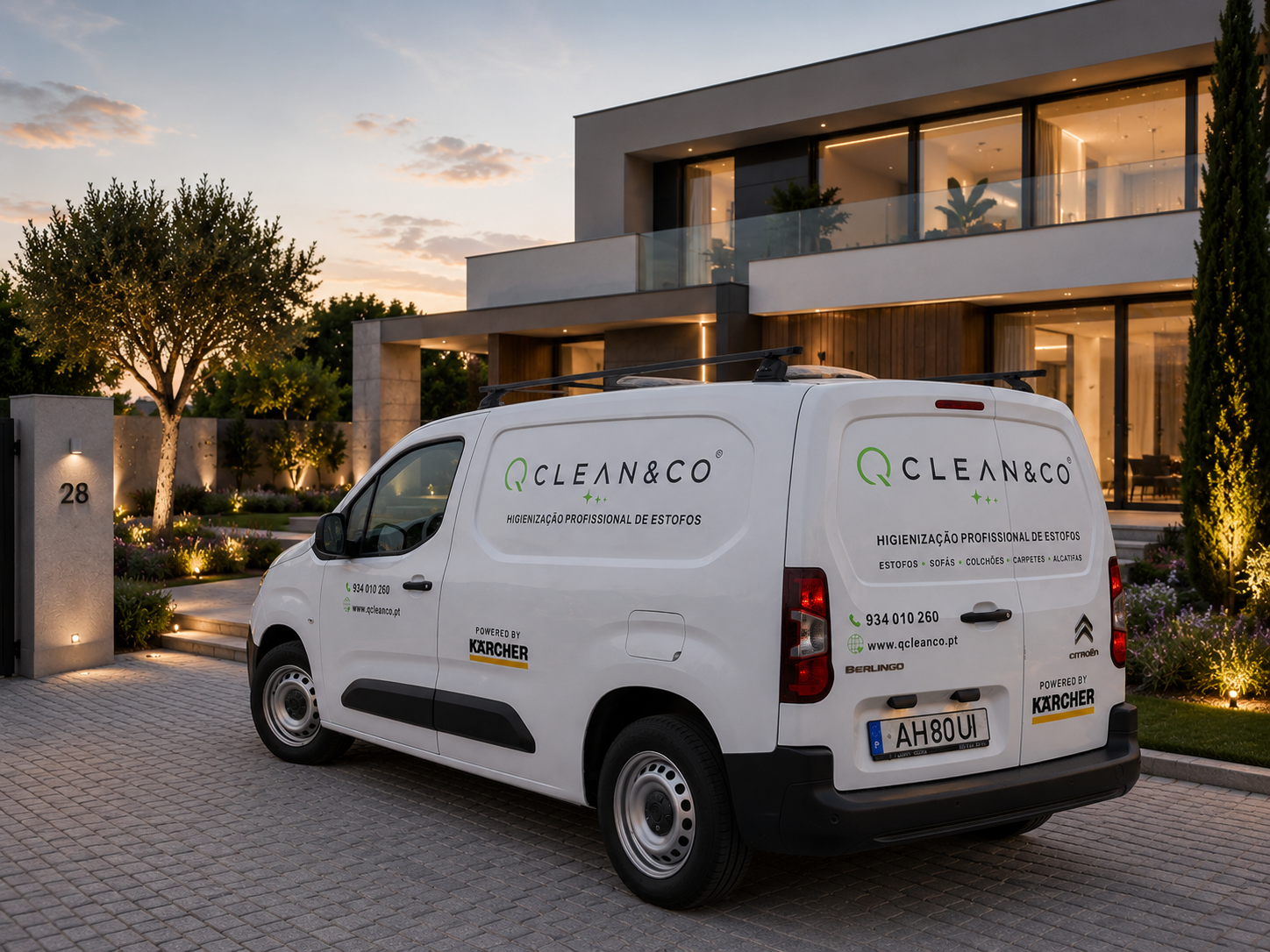 Carrinha da Qclean com branding Powered by Kärcher