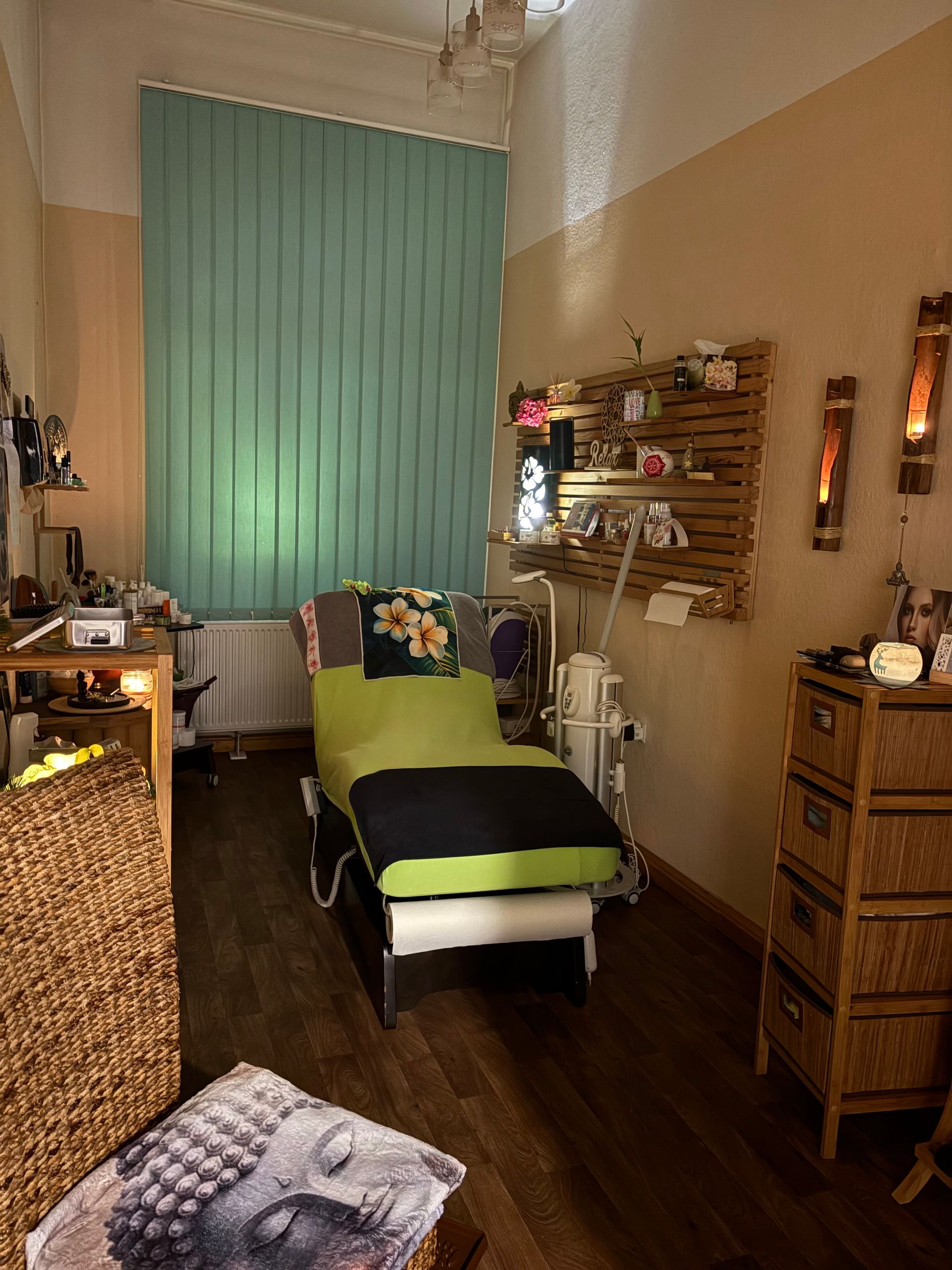 Foto | Innenraum des Studios | grüne Liege