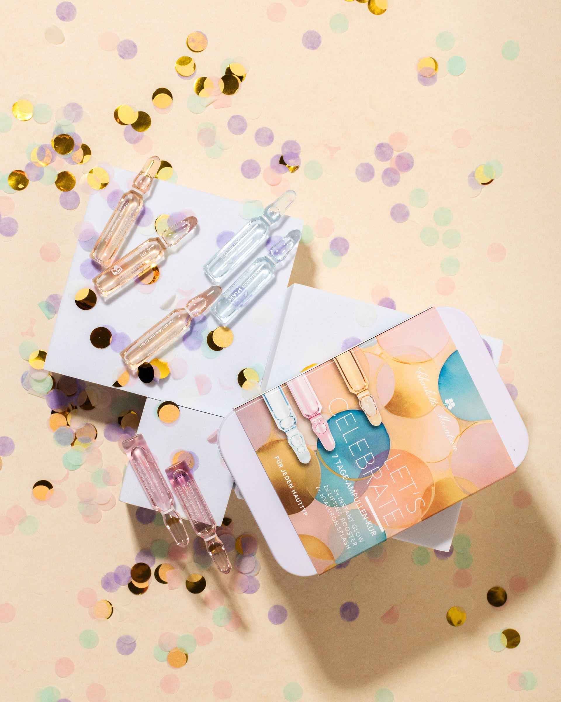 Foto | Kosmetikampullen mit Verpackung | in Szene gesetzt mit Konfetti