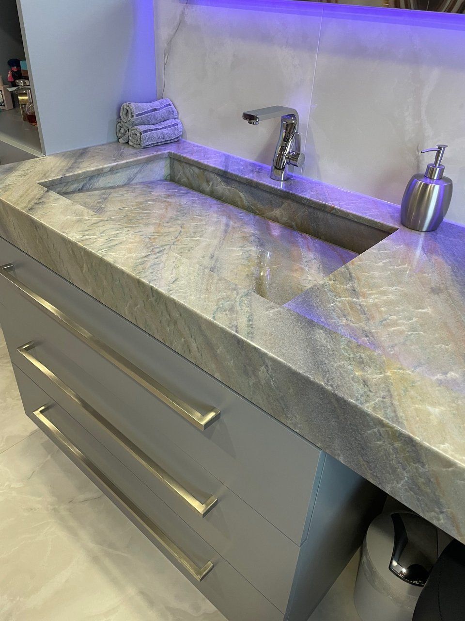 Meisterbetrieb Fliesen Piepenstock Natursteinwaschtisch