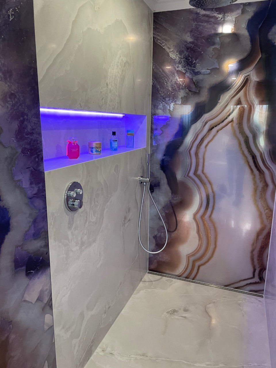 Meisterbetrieb Fliesen Piepenstock Natursteindusche Ablage