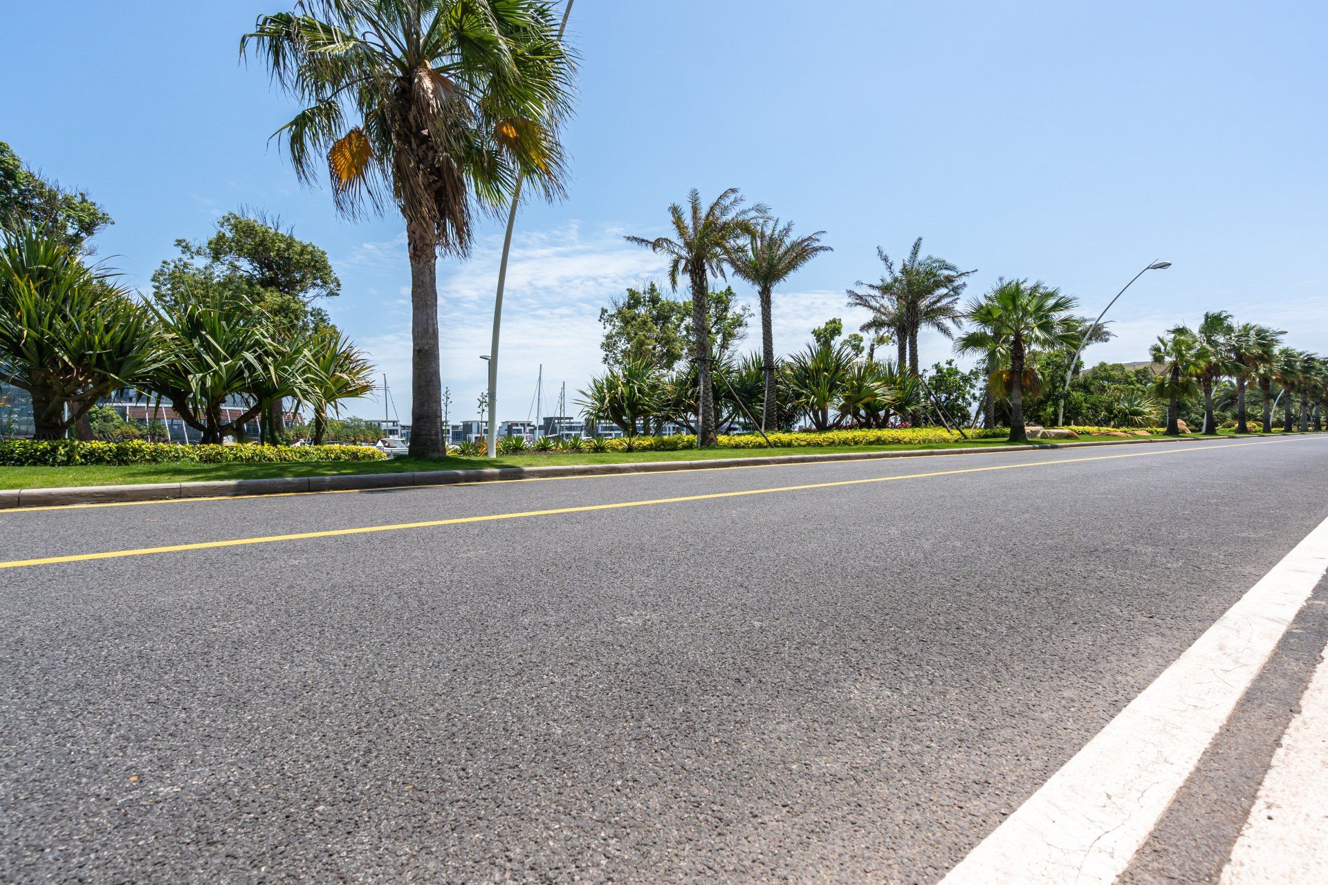 Réfection d'une route en bord de mer