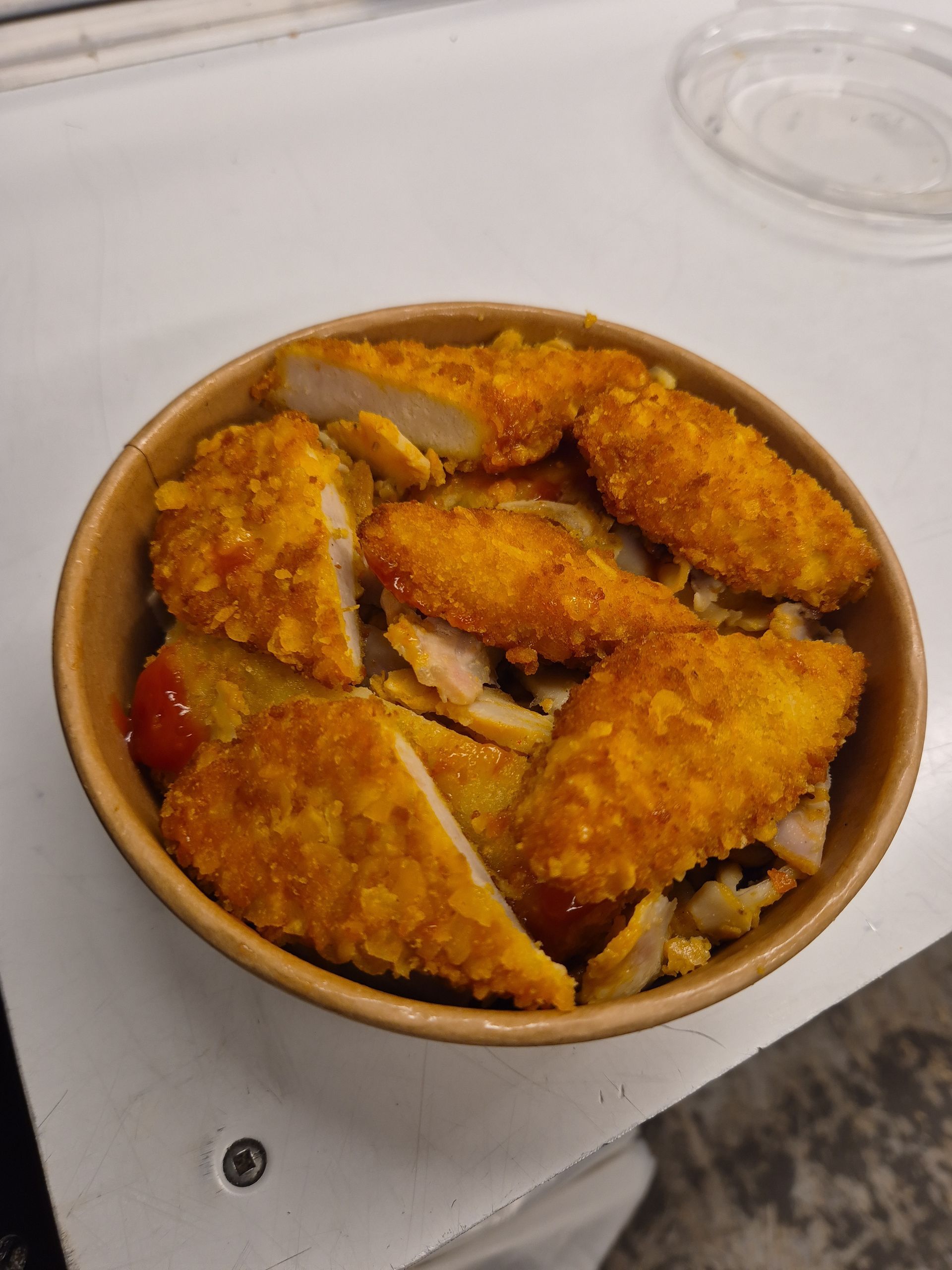 Des morceaux grillés dans un bol