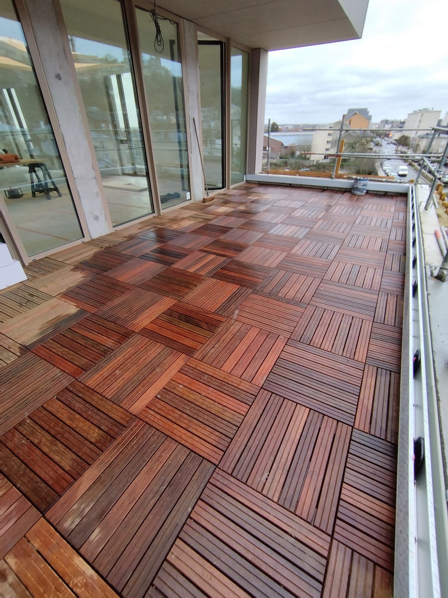 Balcon, revêtement en bois