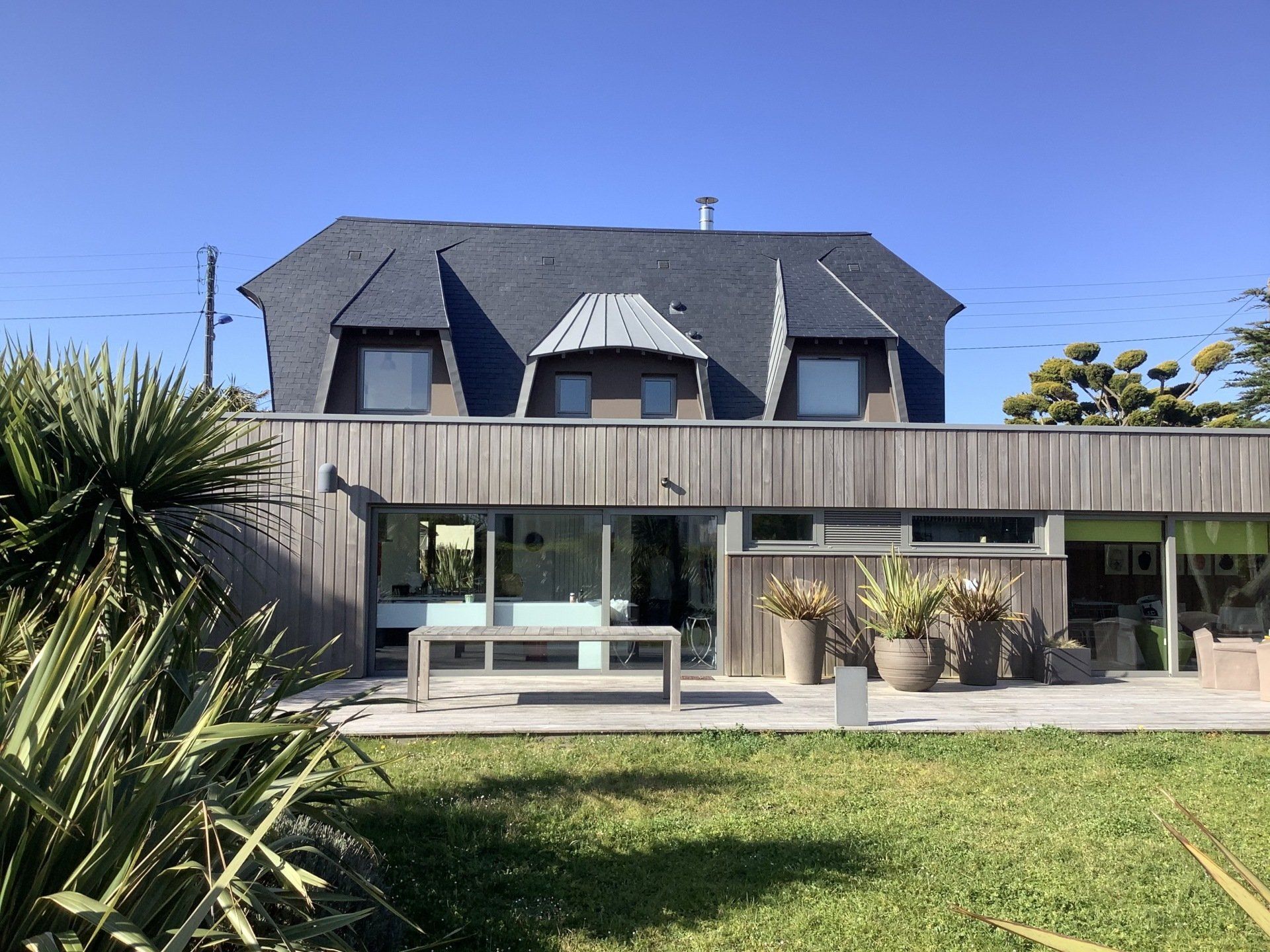 Maison toiture en ardoise