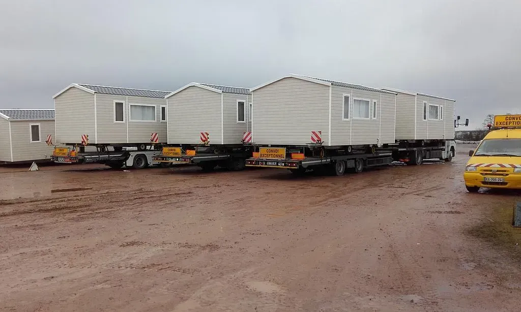 Des mobil-home stationnés
