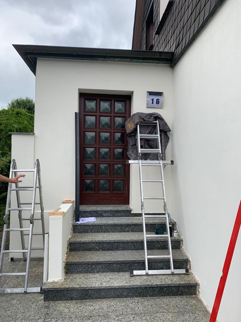 Montage eines Vordachs 1. Schritt