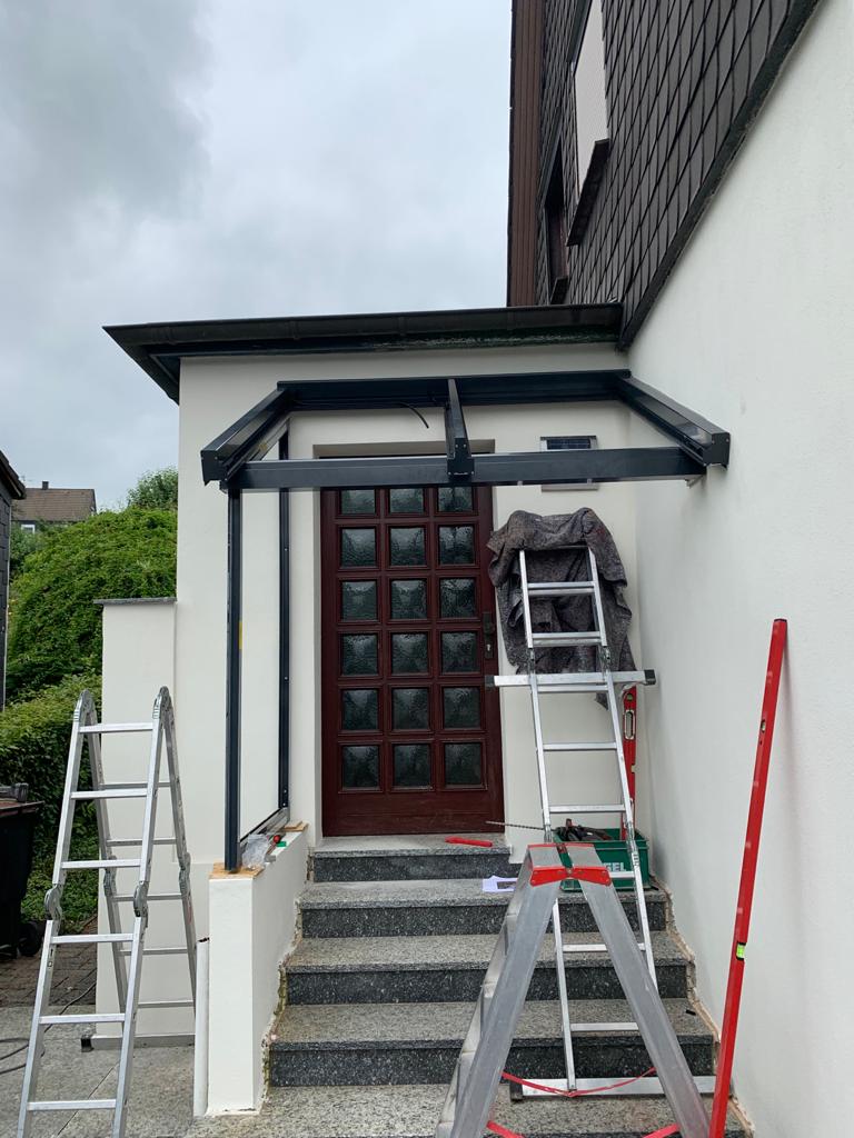 Montage eines Vordachs 2. Schritt