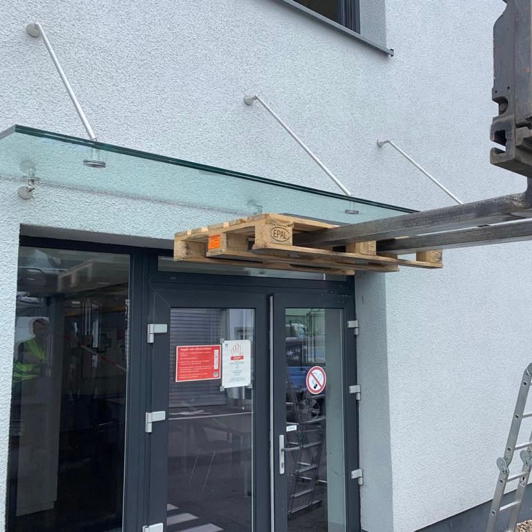 Montage eines Vordachs 3. Schritt