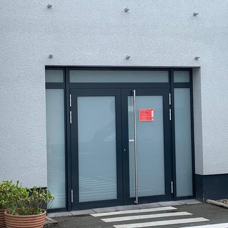 Montage eines Vordachs 1. Schritt