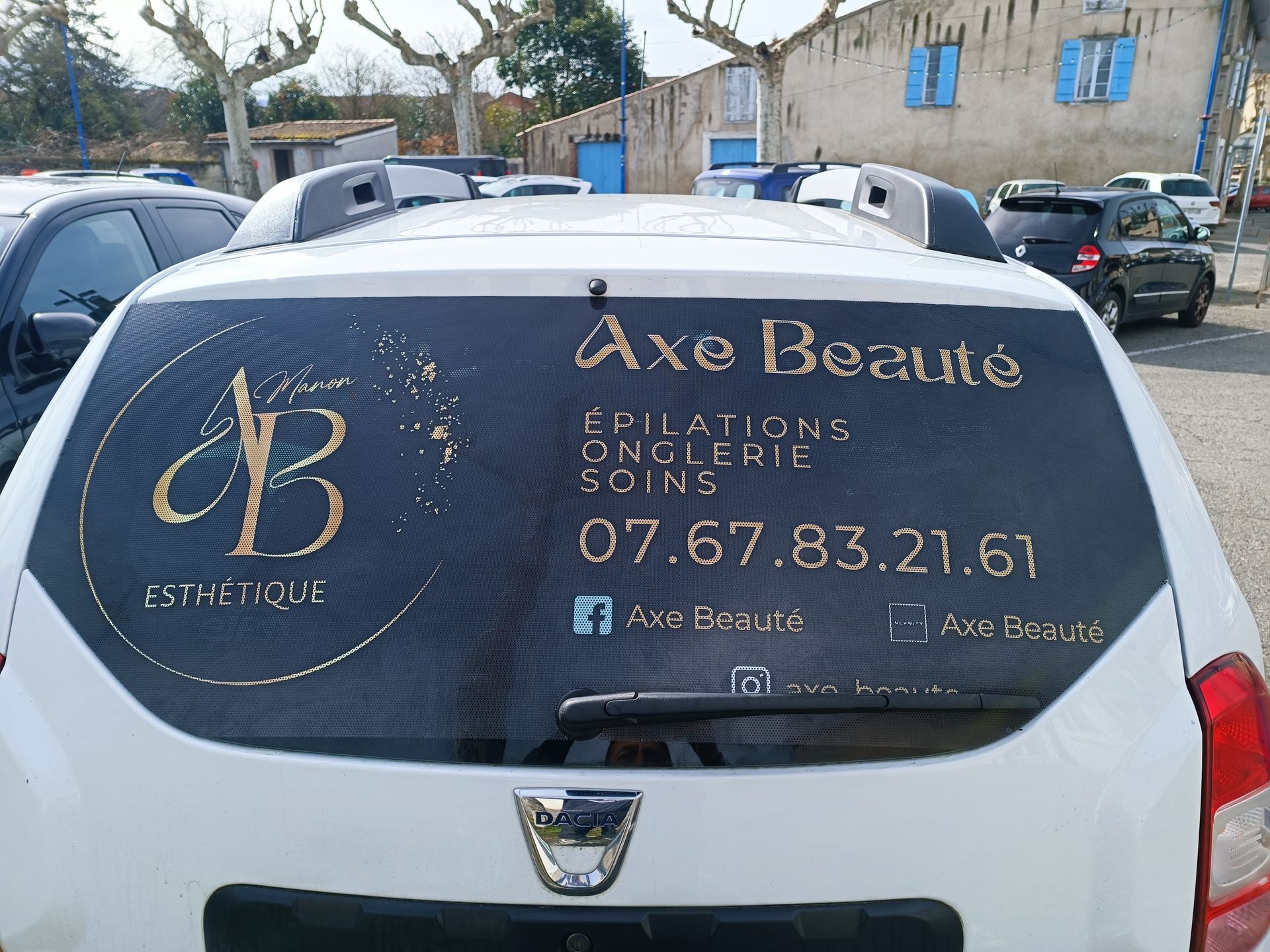 Lunette arrière de voiture marquée pour une entreprise