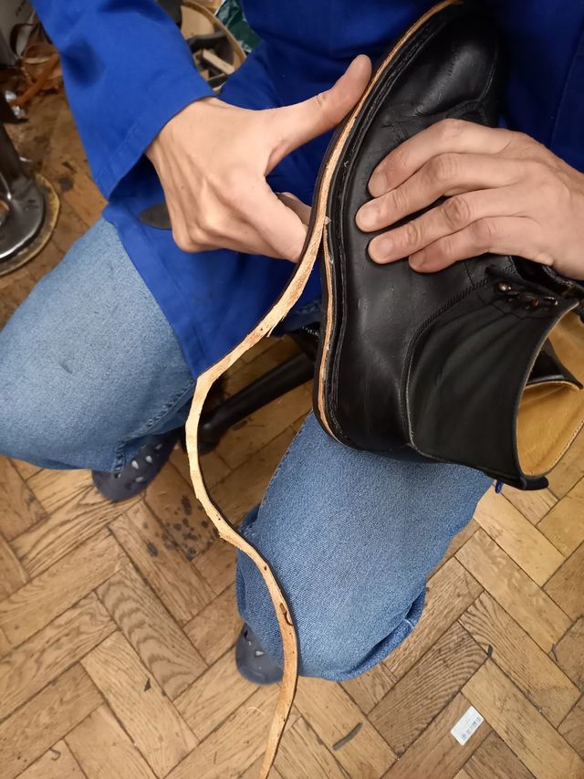 Réparation de vos chaussures par nos artisans Heschung