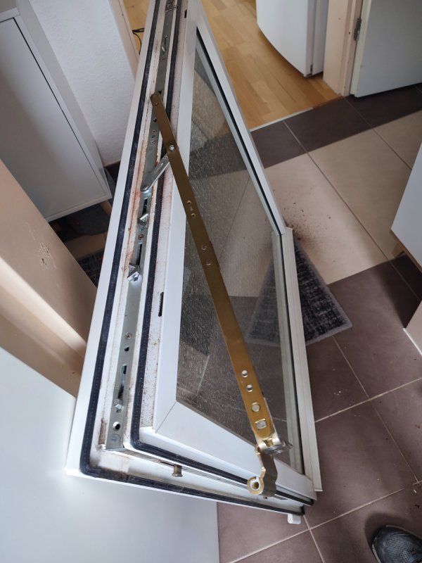 Fensterglas ausgetauscht durch Daniel Schwarz