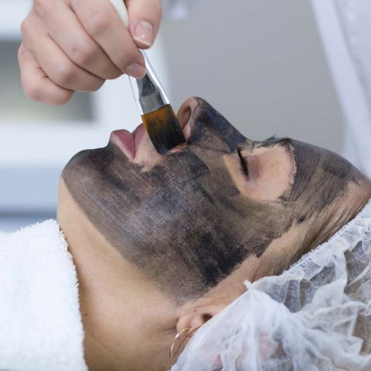 Carbon-Peeling | Beauty by Lume | Kosmetik, Make-up, Gesichtsbehandlungen, dauerhafte Haarentfernung, Microneedling | Winterthur