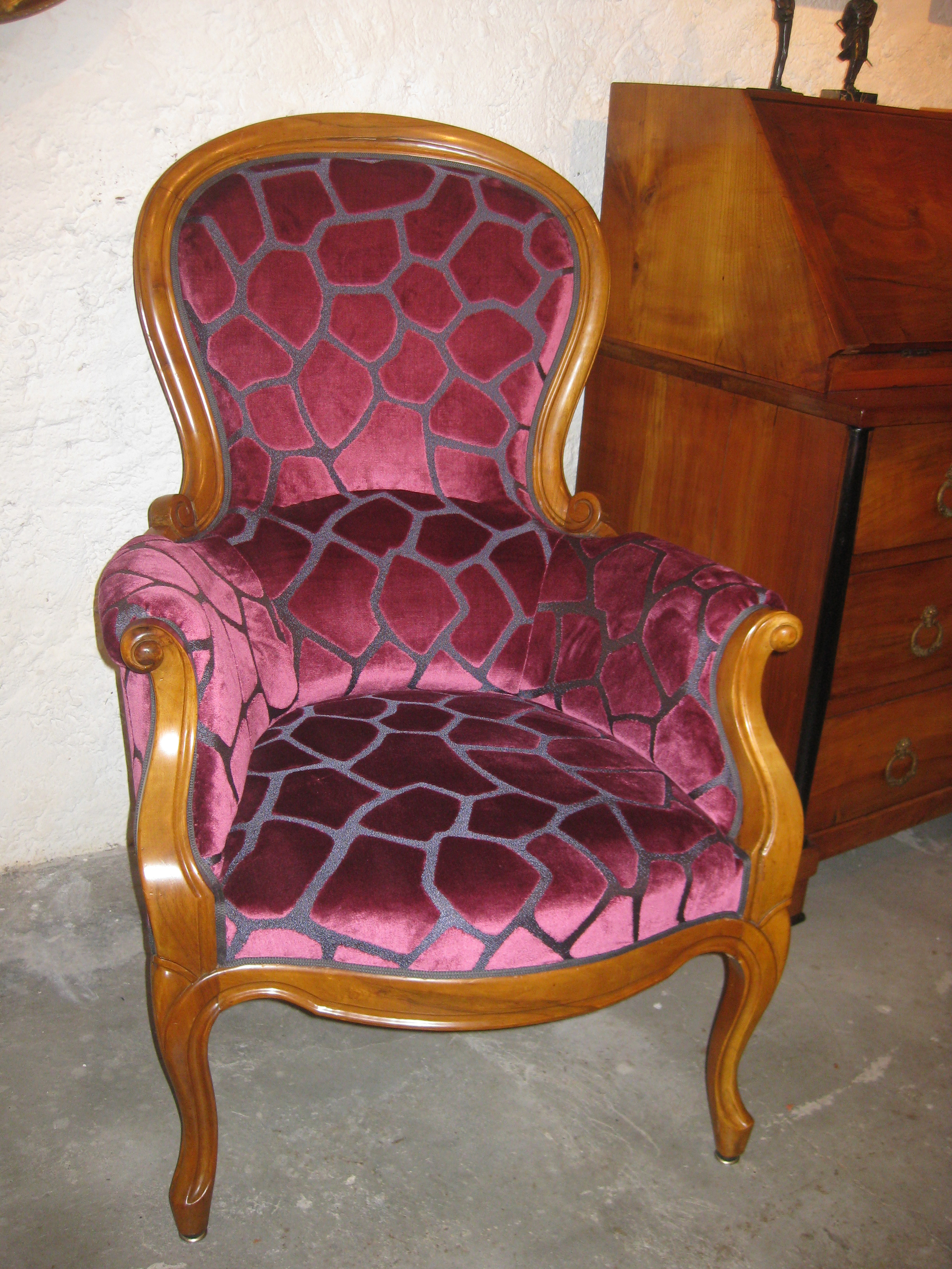 Purpur-roter Stuhl - Polsteratelier Kurt & Ursula Mischler - Biel