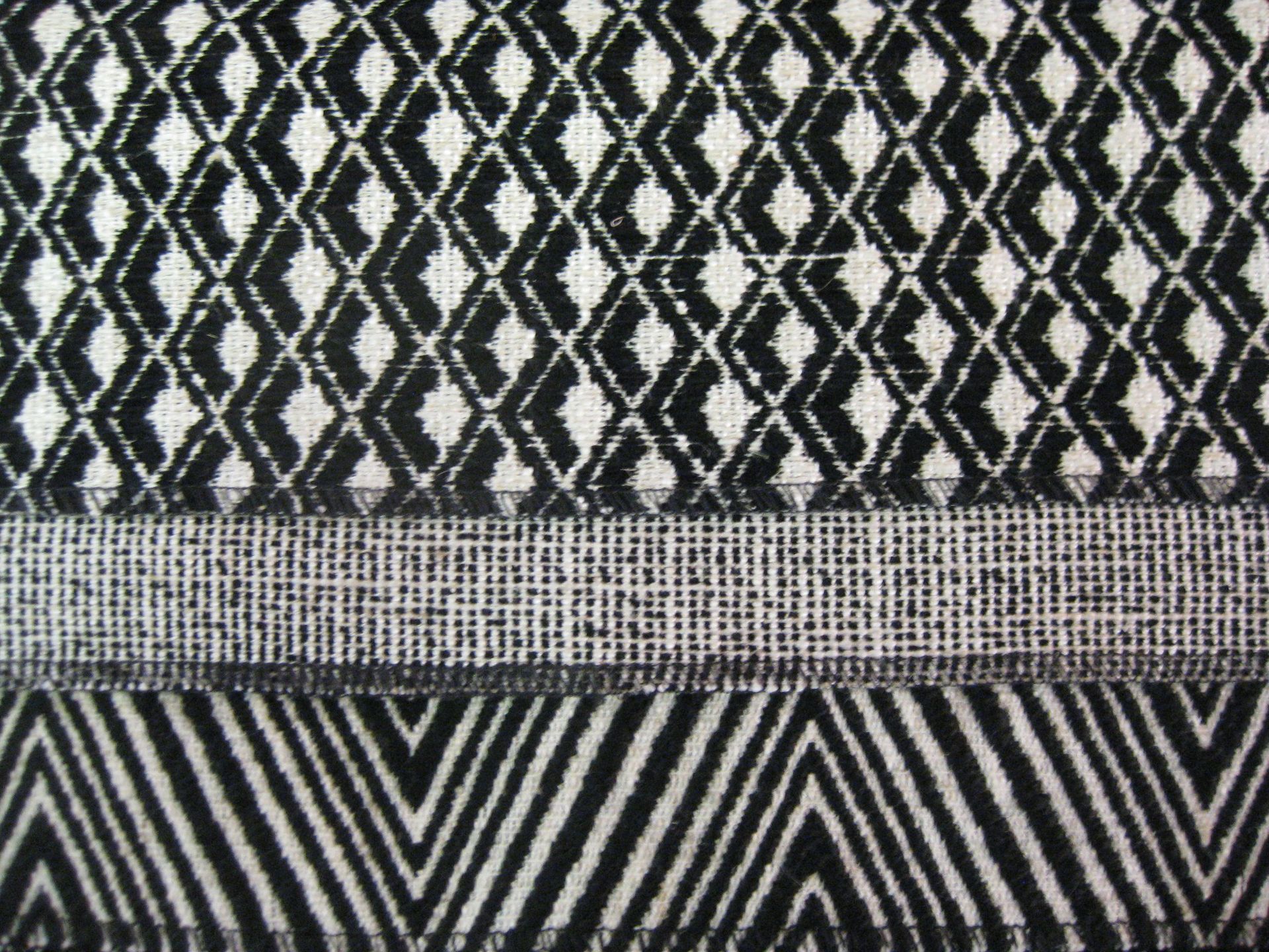 Stoff mit Kacheln - Polsteratelier Kurt & Ursula Mischler - Biel