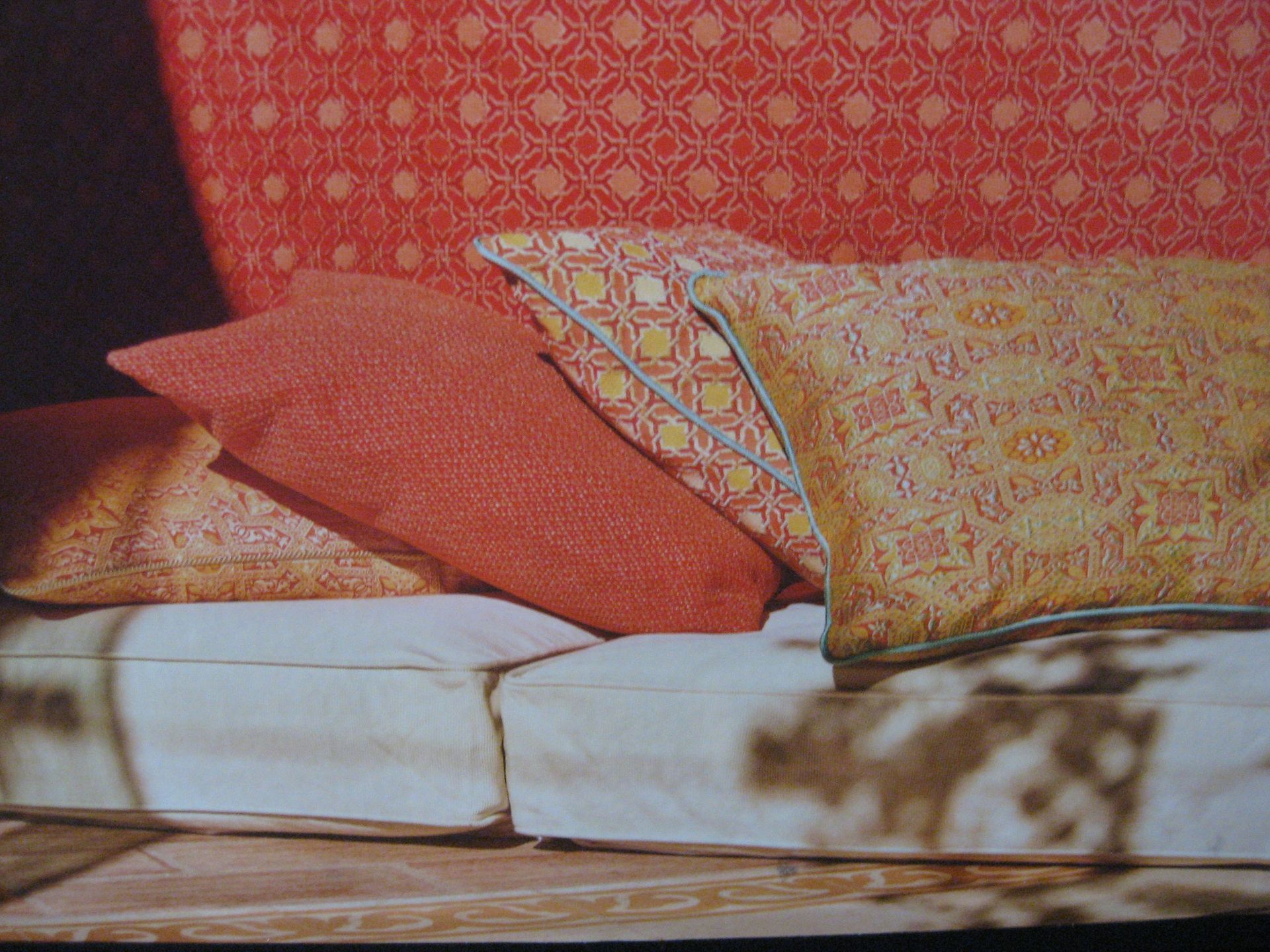 Orange Kissen - Polsteratelier Kurt & Ursula Mischler - Biel