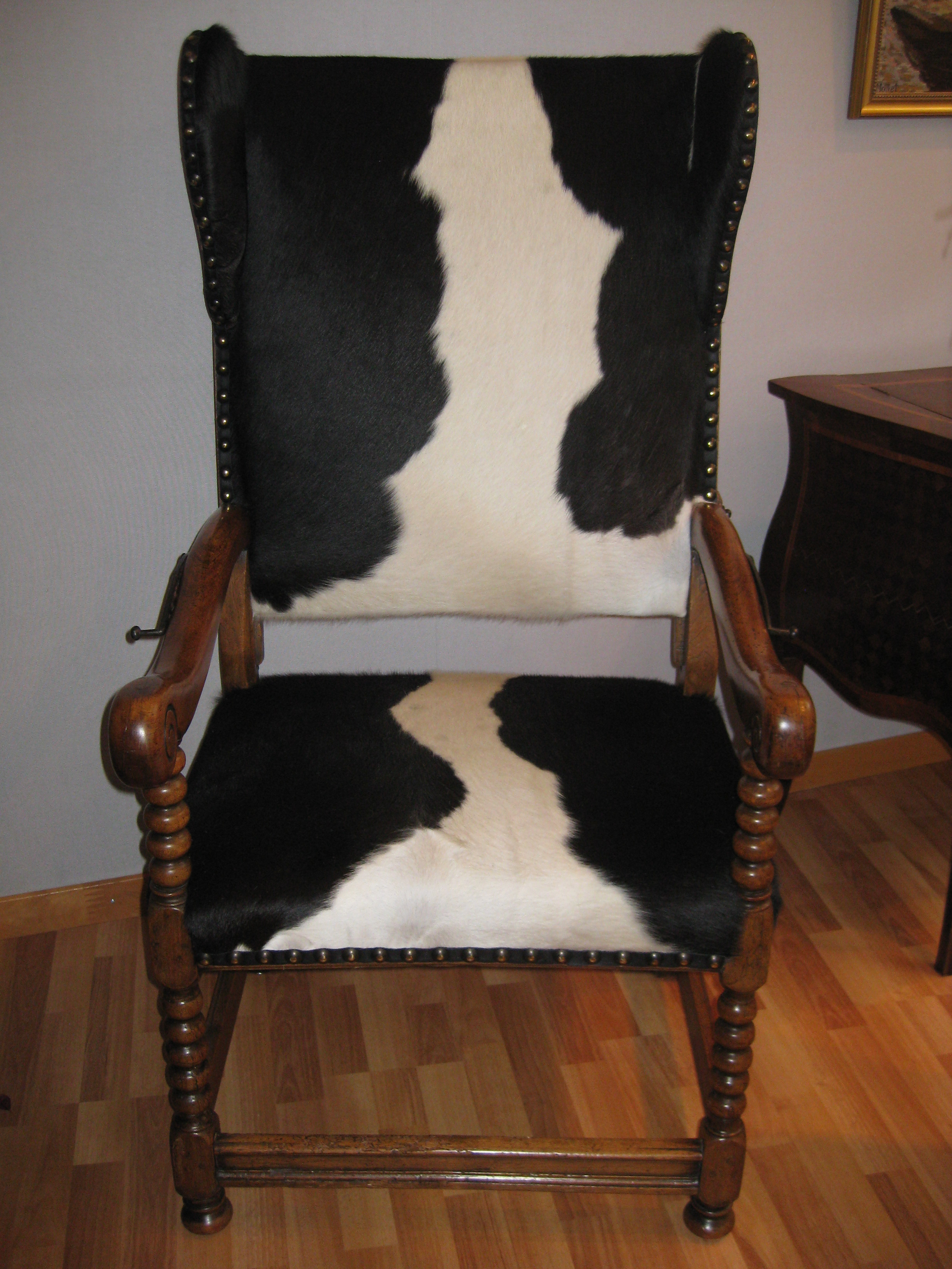 Stuhl mit Kuhfell - Polsteratelier Kurt & Ursula Mischler - Biel