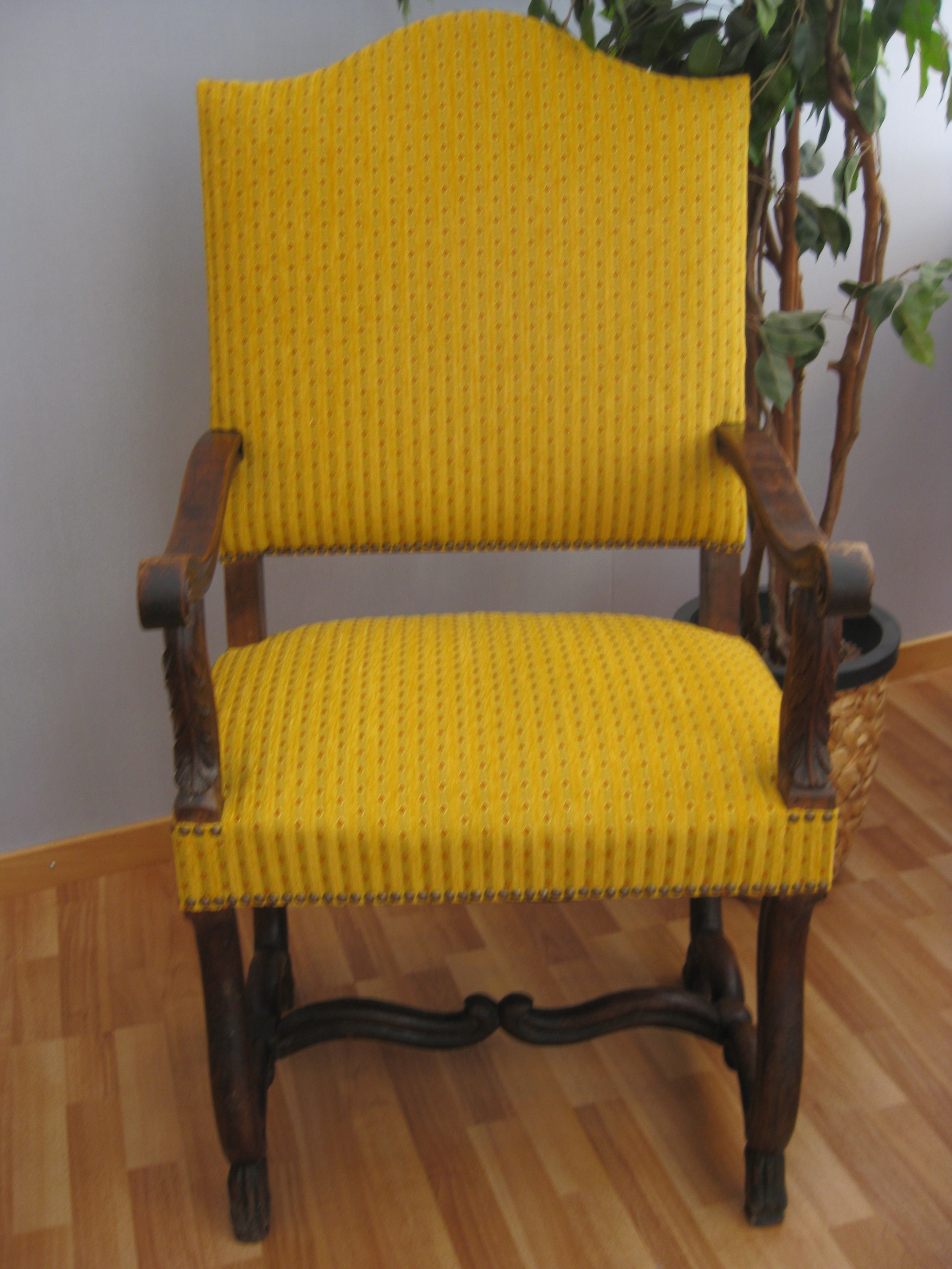 Gelber Stuhl - Polsteratelier Kurt & Ursula Mischler - Biel