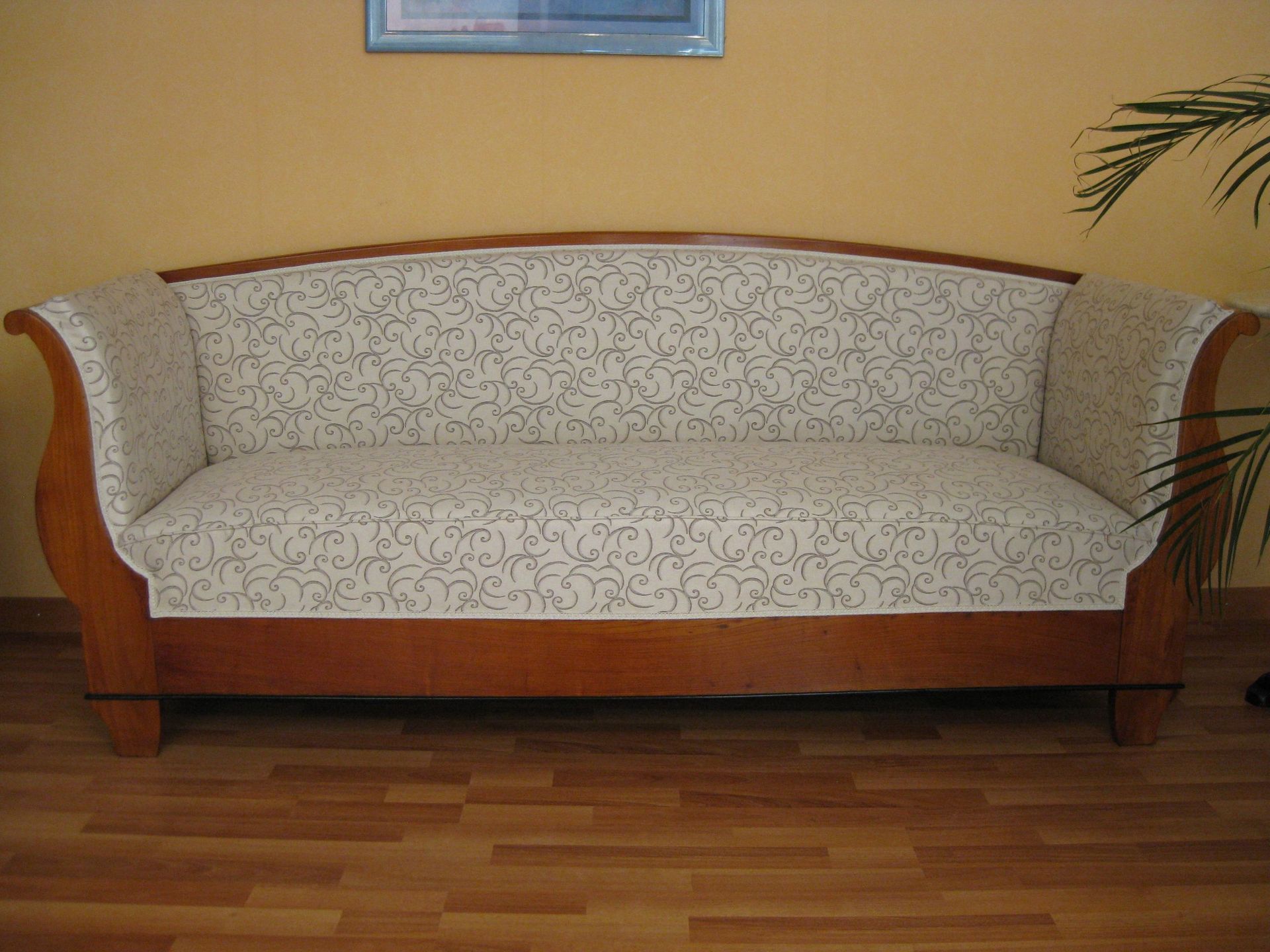 Weisses Holzsofa - Polsteratelier Kurt & Ursula Mischler - Biel