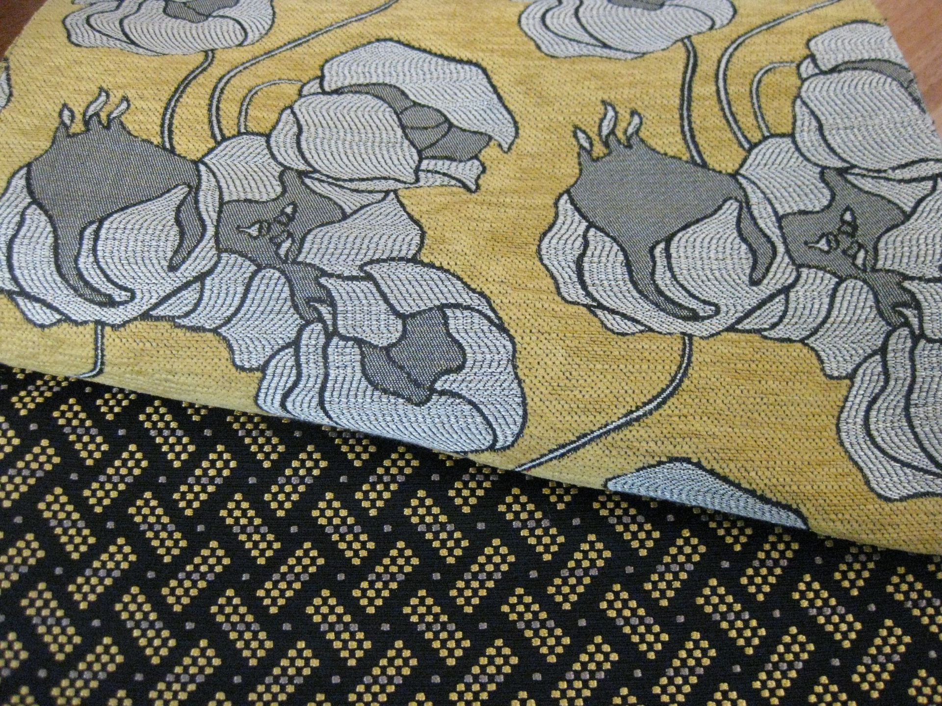 Stoff mit Blumen - Polsteratelier Kurt & Ursula Mischler - Biel