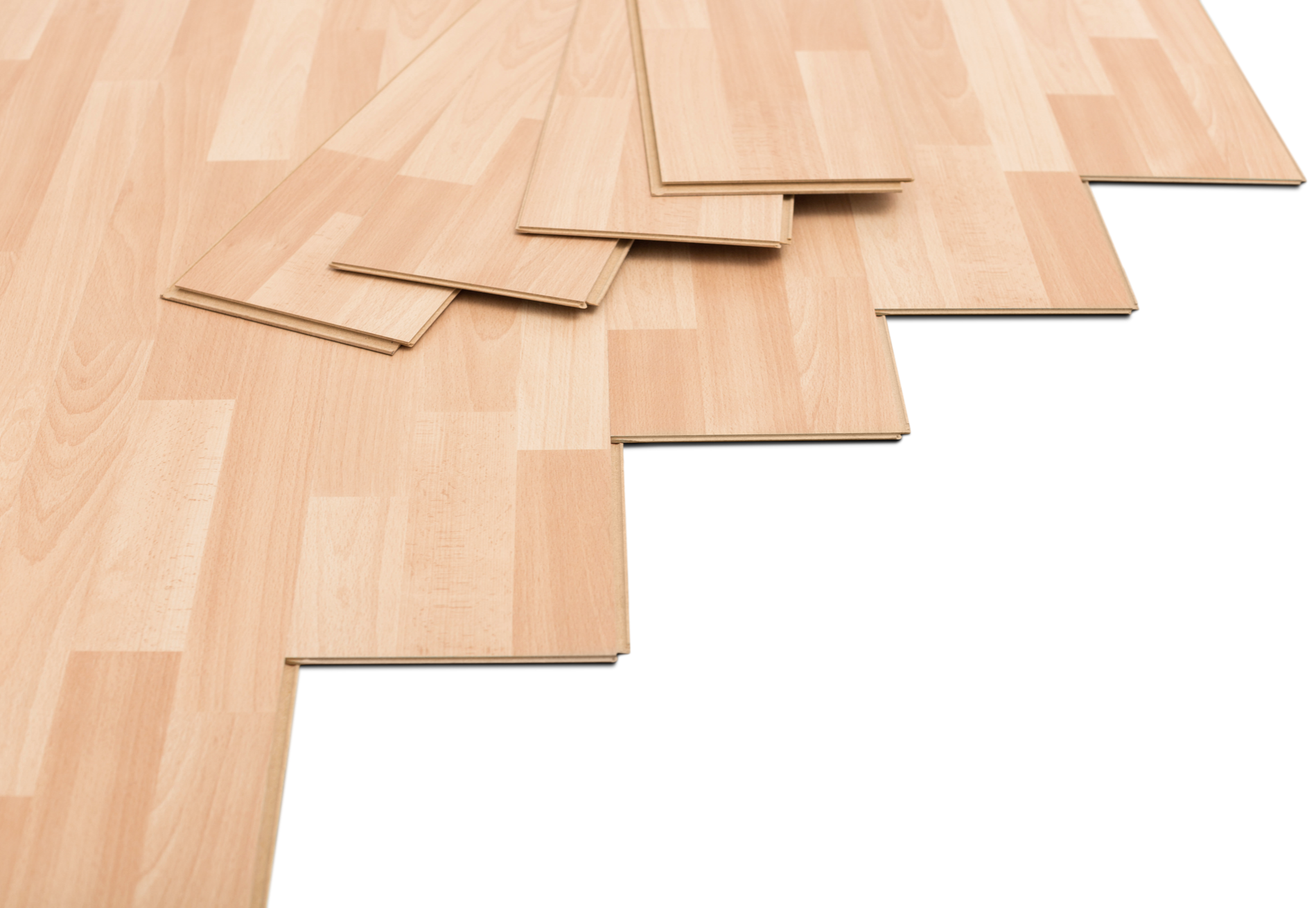 Pose d'un parquet en bois, lames disposées en escalier, couleur brun clair.