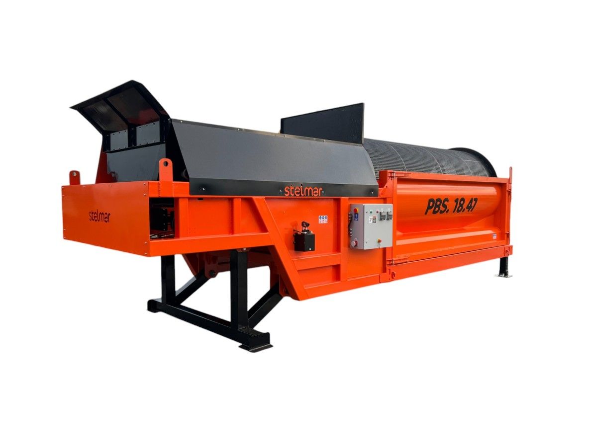 Un crible de couleur rouge.