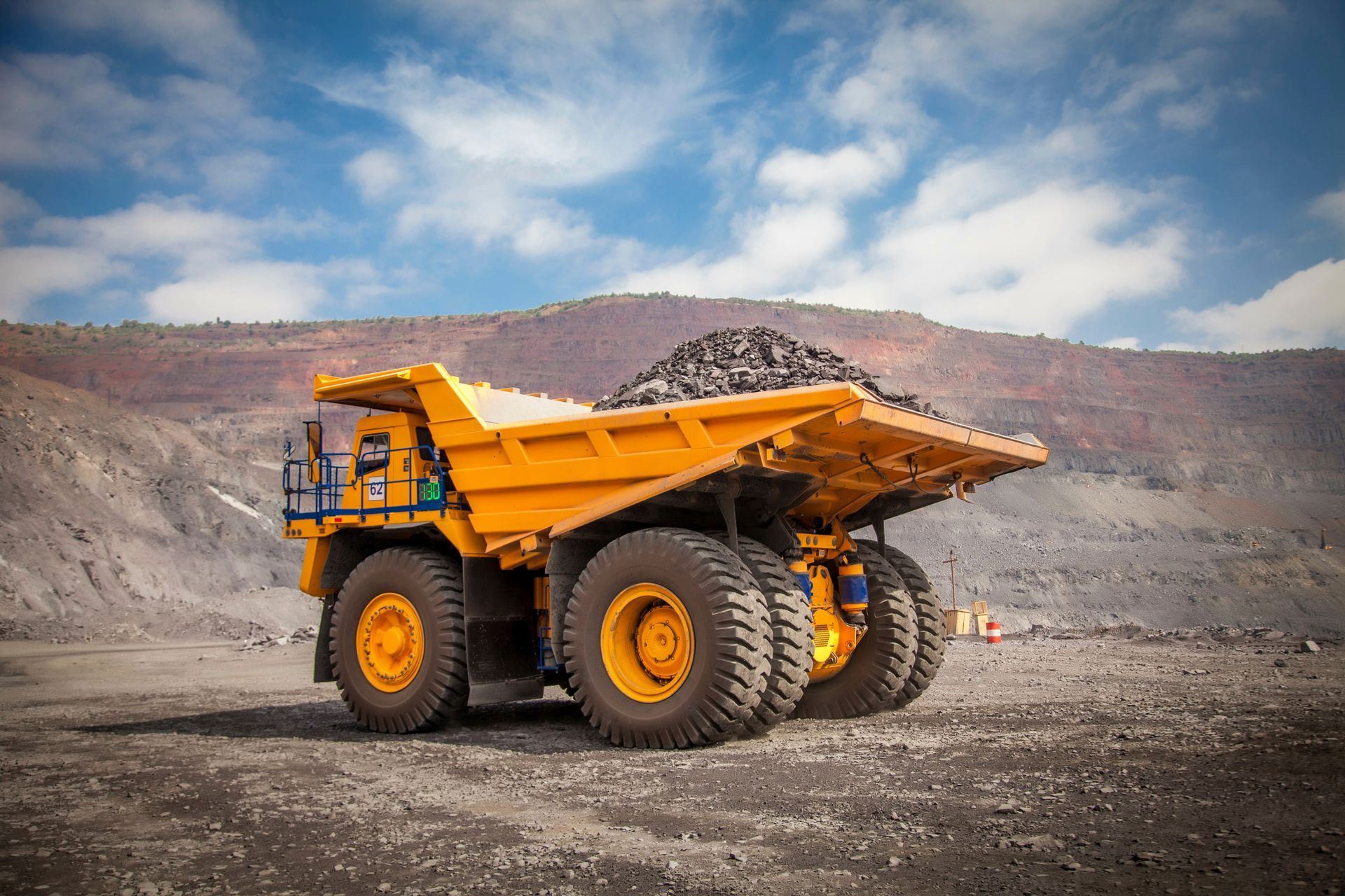 Un dumper sur le lieux d'un chantier.