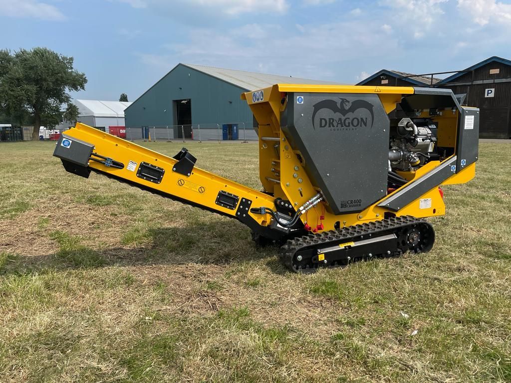 Un concasseur jaune de marque Dragon.