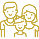 Une icône minimaliste dorée, dessinée au trait, représentant une petite famille composée de deux adultes et d'un enfant debout ensemble.