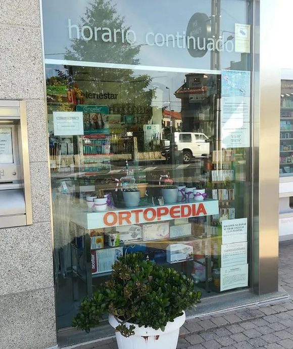 Un escaparate con la palabra ortopedia.