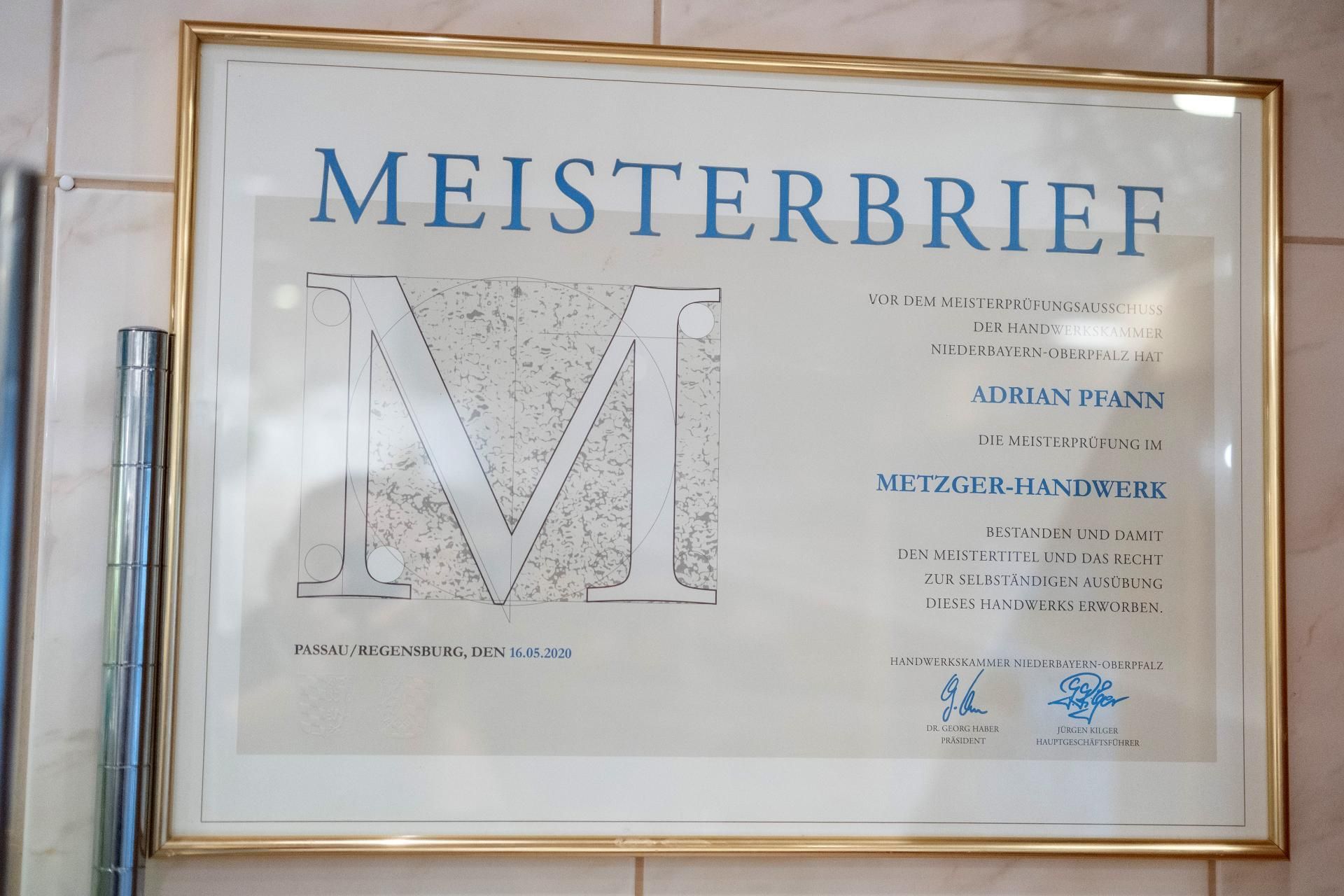 Meisterbrief der Metzgerei Pfann als Nachweis handwerklicher Qualität und Ausbildung