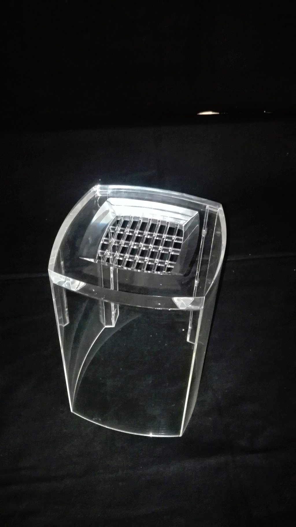 Plexiglas mit Luftschlitzen