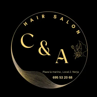 Logotipo de peluquer&iacute;a en negro y dorado con las letras "C&A". Incluye n&uacute;mero de tel&eacute;fono y direcci&oacute;n.