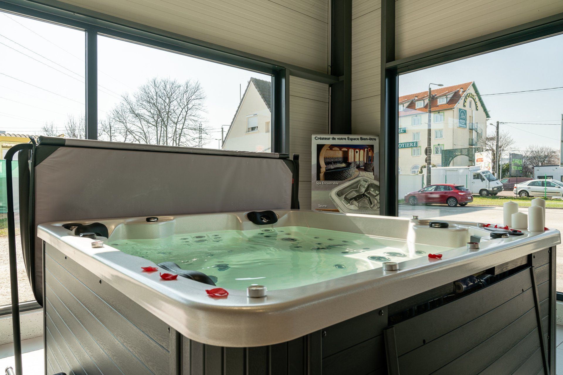 Spa d'exposition chez M.F Piscines