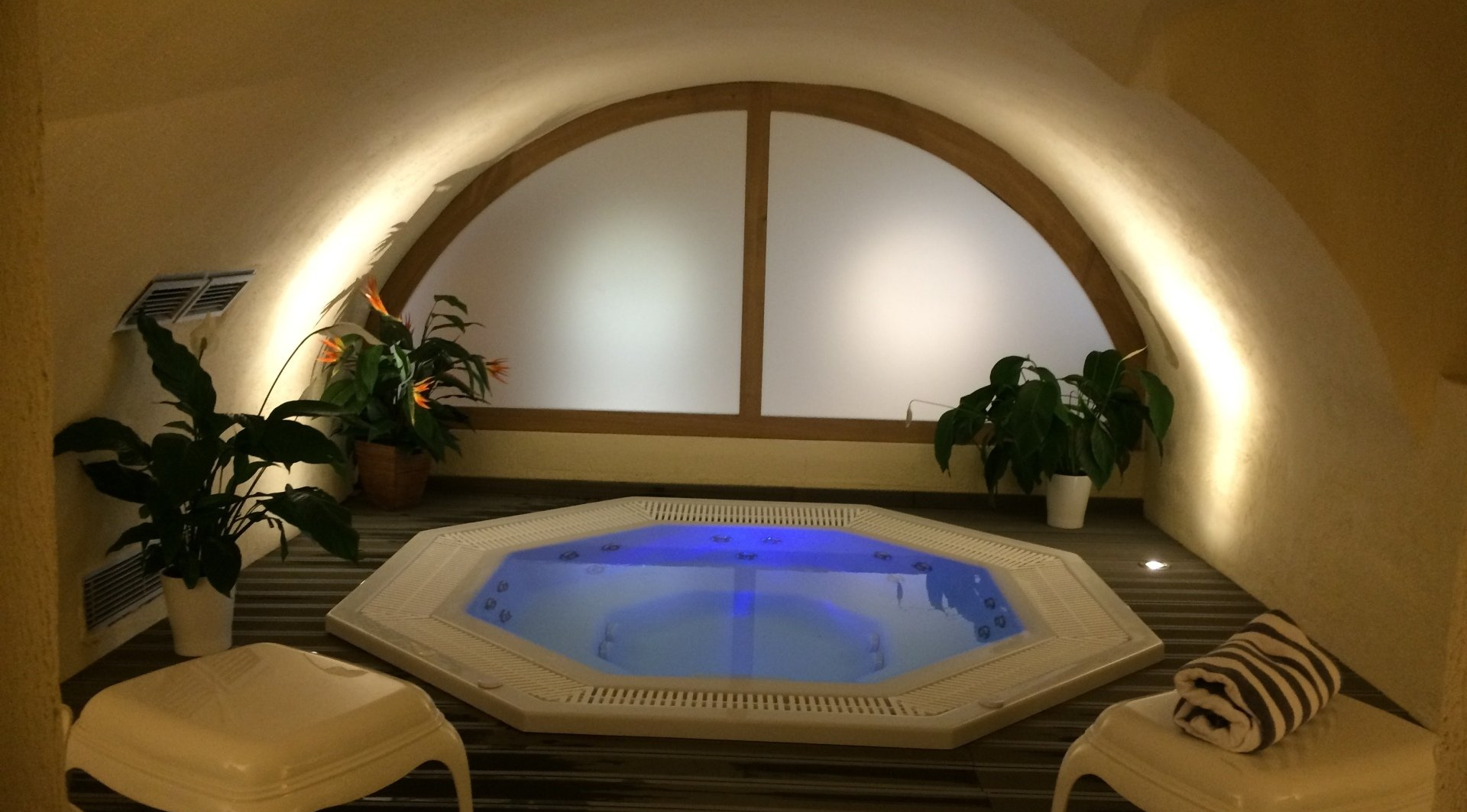 Spa creusé en intérieur